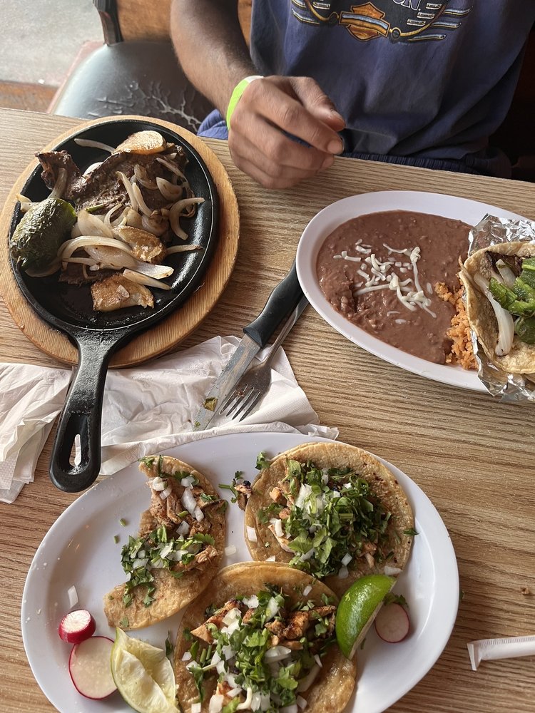El Molcajete — Mexican restaurant in Shelbyville