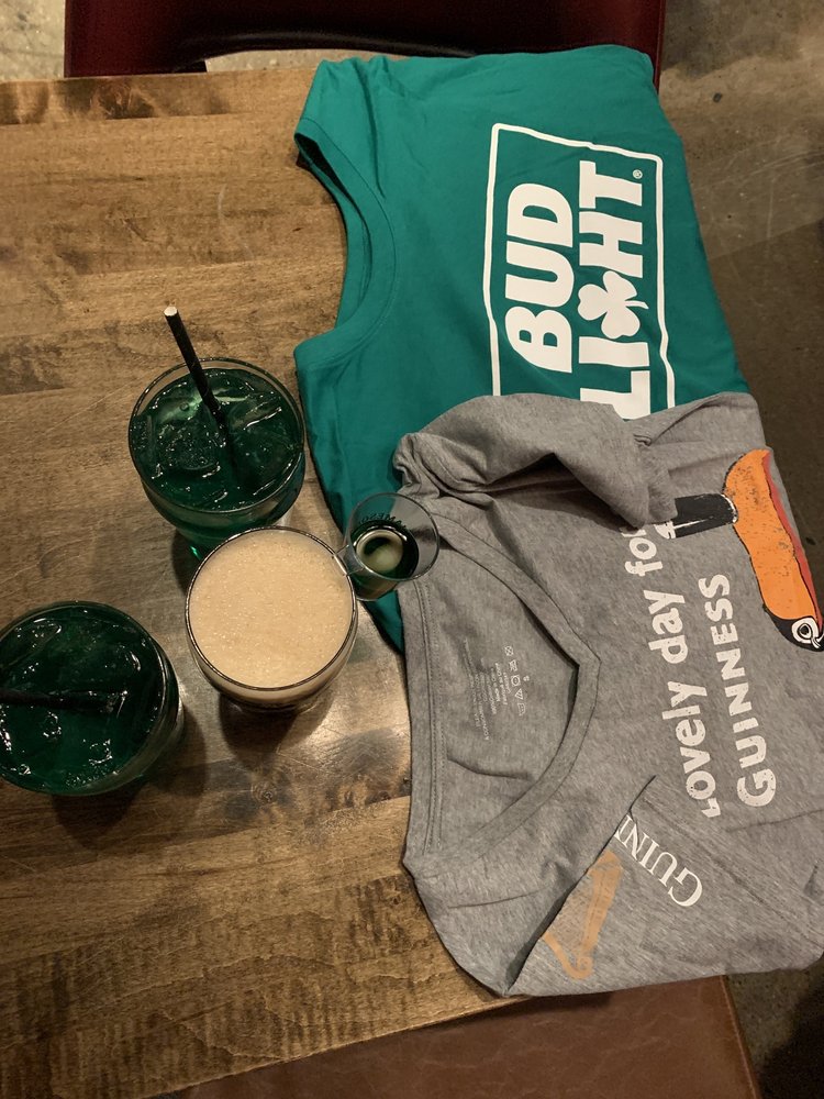 Fionn MacCool's Logo