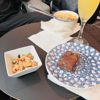 The Club - Snacks: Wasabi Explosion, brownie and Mimosa - Airport Lounges Near Me - Chicago, Illinois