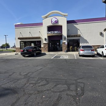 Taco Bell - Exterior - Fast Food Near Me - Santa Nella, California