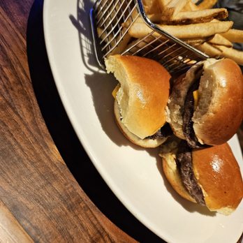 Yard House - Sliders - New American Near Me - Henderson, Nevada