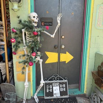 Artier - Decor - Used, Vintage & Consignment Near Me - Waco, Texas Artier - Decor - Used, Vintage & Consignment Near Me - Waco, Texas