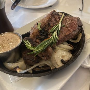 Brasilia - Steak with sauce over onion - Brazilian Near Me - Saint Louis, Missouri Brasilia - Steak with sauce over onion - Brazilian Near Me - Saint Louis, Missouri