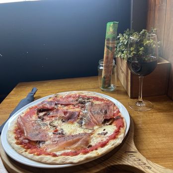 Luzzo - Pizza Near Me - Lisbon, 11