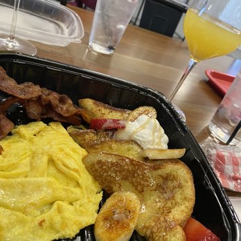Munch Midnight Brunch - Strawberry Banana French toast and mimosa - Breakfast & Brunch Near Me - Cincinnati, Ohio