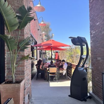 Finney's Crafthouse - Stevenson Ranch - Patio area - New American Near Me - Stevenson Ranch, California