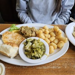 Grilled chicken, tater tots, stuffing, steamed broccoli. Grilled chicken, tater tots, stuffing, steamed broccoli.