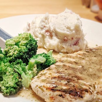 Applebee's Grill + Bar - Chicken Entree - Sports Bars Near Me - Lincoln, Nebraska Applebee's Grill + Bar - Chicken Entree - Sports Bars Near Me - Lincoln, Nebraska