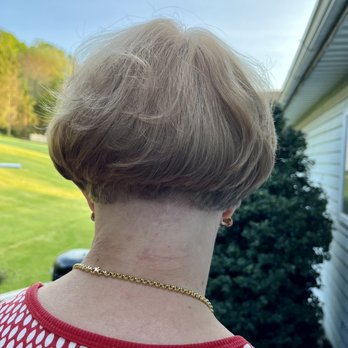 Rudy's Barbershop - Haircut by Pam - Barbers Near Me - Seattle, Washington