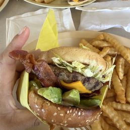 Double cheeseburger bacon avocado Double cheeseburger bacon avocado