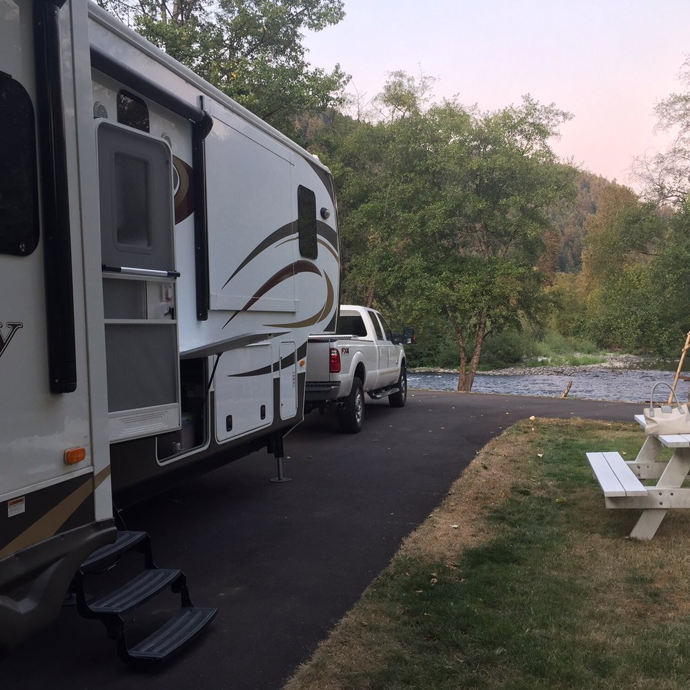 Casey's Riverside RV Park - Big RV spots - RV Parks Near Me - Westfir, Oregon