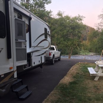 Casey's Riverside RV Park - Big RV spots - RV Parks Near Me - Westfir, Oregon