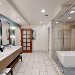 Embassy Suites by Hilton San Marcos Hotel Conference Center - Guest room bath