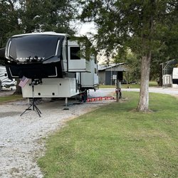 Cross City RV Park - Site H with shade trees on both side and FHU