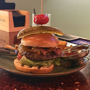 Flying Saddle Resort - House burger - Wagu w Bacon! - Hotels Near Me - Alpine, Wyoming Flying Saddle Resort - House burger - Wagu w Bacon! - Hotels Near Me - Alpine, Wyoming