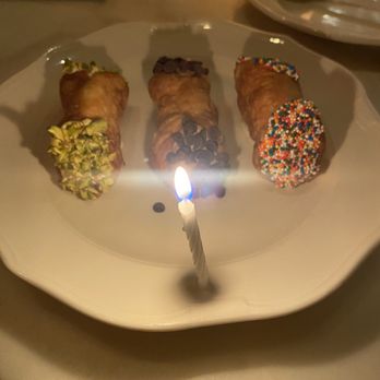 Donna's - Cannolis - Italian Near Me - Los Angeles, California