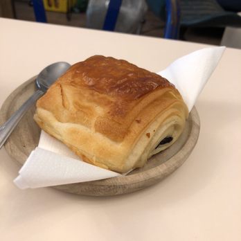 ONI Coffee Shop - Pain au chocolate (chocolate croissant) - Coffee & Tea Near Me - Paris, 75 ONI Coffee Shop - Pain au chocolate (chocolate croissant) - Coffee & Tea Near Me - Paris, 75