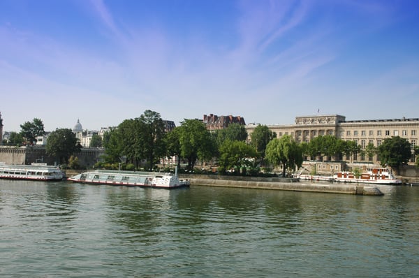 Square du Vert-Galant by null