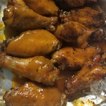 Pig on a Pie - Wings Left are carolina gold Right are mango harbernaro - Pizza Near Me - Macon, Georgia