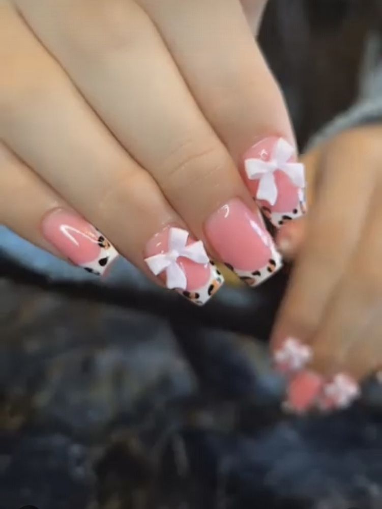 Belis Nails Logo