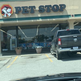 Pet Stop - Front of the store from the parking lot - Pet Groomers Near Me - Shawnee, Kansas