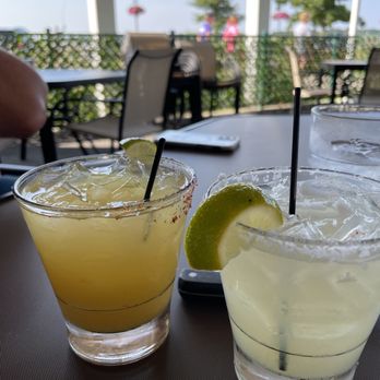 Maxwell's Beach Cafe - Drinks - New American Near Me - Arnolds Park, Iowa