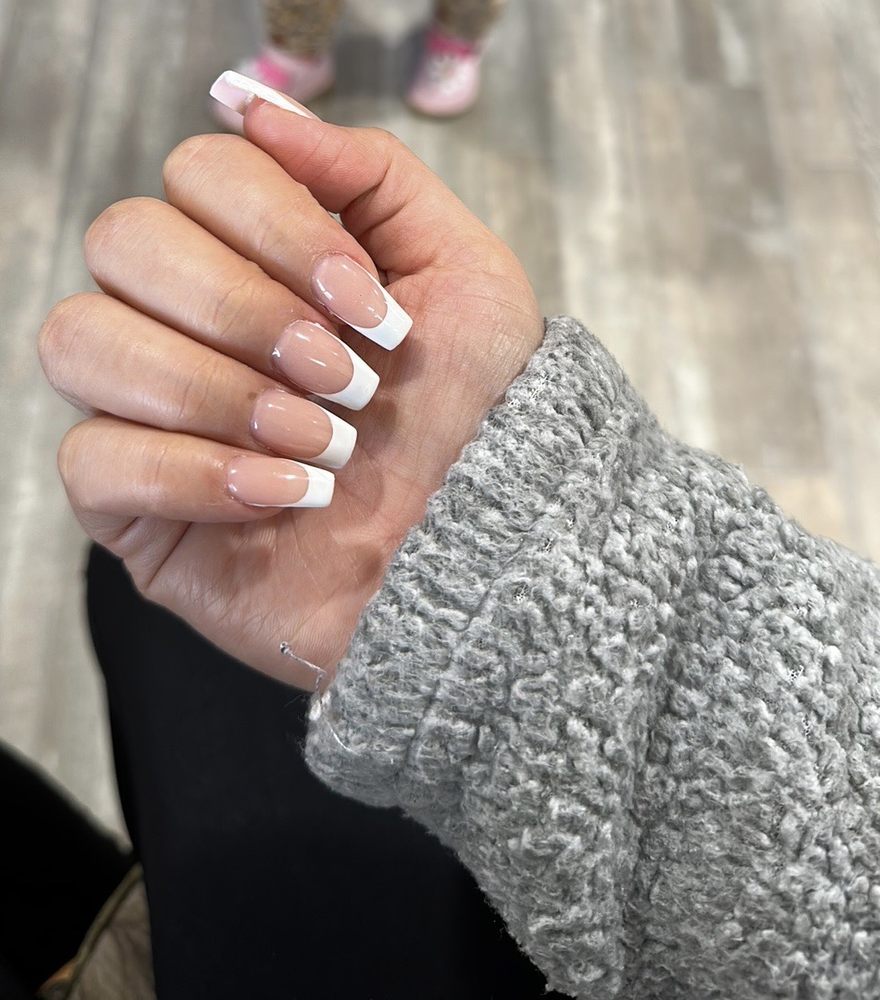 Tan&Vy Nails Spa Logo