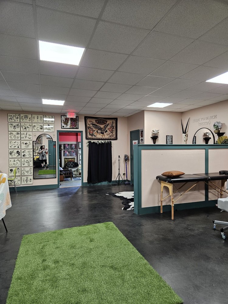 FADE TO BLACK - Updated January 2026 - 405 N Maple St, Summerville ...