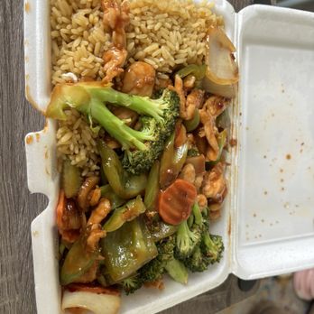 Golden China - Chicken and broccoli - Chinese Near Me - Reynoldsburg, Ohio Golden China - Chicken and broccoli - Chinese Near Me - Reynoldsburg, Ohio