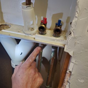 Tompkins Home Inspection - Evidence of water leak corrosion. - Home Inspectors Near Me Tompkins Home Inspection - Evidence of water leak corrosion. - Home Inspectors Near Me