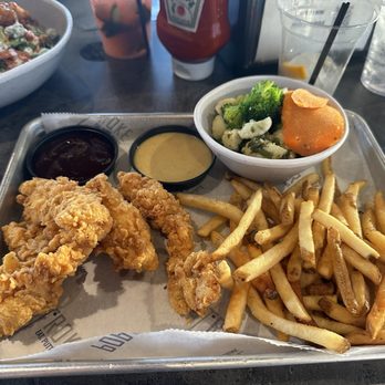 PopStroke - Chicken tender dinner - Mini Golf Near Me - Lutz, Florida PopStroke - Chicken tender dinner - Mini Golf Near Me - Lutz, Florida