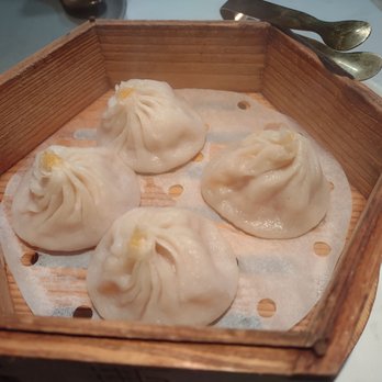 Cheli - Crab meat xiao long bao (4 pieces) - Shanghainese Near Me - New York, New York Cheli - Crab meat xiao long bao (4 pieces) - Shanghainese Near Me - New York, New York