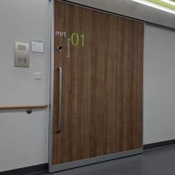 Rems-Murr-Kliniken gGmbH - Warten auf das MRT / Waiting of MRI