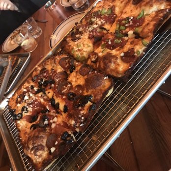 COMO's Restaurant - Large pizza - Pizza Near Me - Ferndale, Michigan COMO's Restaurant - Large pizza - Pizza Near Me - Ferndale, Michigan