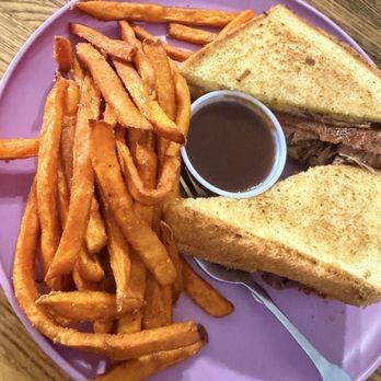 The Wigglin’ Pig - Sweet potato fries, BBQ sauce and the brisket grilled cheese - Barbeque Near Me - Cortez, Colorado The Wigglin’ Pig - Sweet potato fries, BBQ sauce and the brisket grilled cheese - Barbeque Near Me - Cortez, Colorado