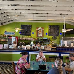 Polly's at the Pier Cafe - Tourist enjoying some time together.