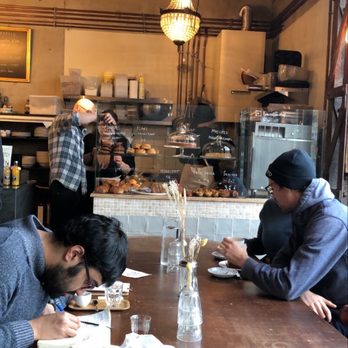 Lomi - Inside (intérieur) - Coffee Roasteries Near Me - Paris, 75