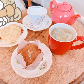 La Brume dans mes Lunettes - Lavender scone, Pumpkin & Cardamom muffin, Tête dans les nuages - Cafes Near Me - Montreal, Quebec La Brume dans mes Lunettes - Lavender scone, Pumpkin & Cardamom muffin, Tête dans les nuages - Cafes Near Me - Montreal, Quebec