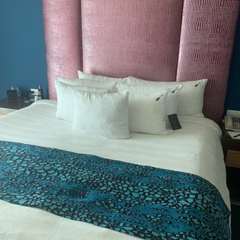 Hard Rock Hotel - Pretty bedding - Hotels Near Me - Cancún, ROO