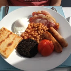 Goldberry Cottage B&B - Full breakfast in the beautiful, sunny conservatory overlooking Loch Long
