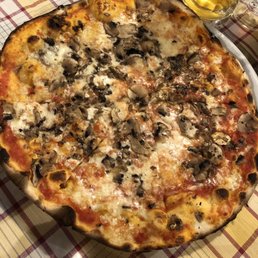 Funghi (Mushroom) pizza Funghi (Mushroom) pizza