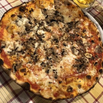 Trattoria Il Tettarello - Funghi (Mushroom) pizza - Pizza Near Me - Rome, RM Trattoria Il Tettarello - Funghi (Mushroom) pizza - Pizza Near Me - Rome, RM