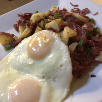 Fraser's Pub - Corned Beef Hash w/ a pair. - Pubs Near Me - Ann Arbor, Michigan