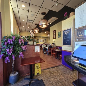 Phi Chay Thai Cuisine - Dining area - Thai Near Me - Saint Paul, Minnesota