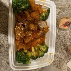 Panda Garden - Sesame chicken with broccoli