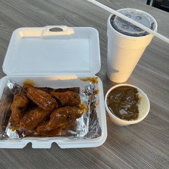 Louisiana Fried Chicken And Wings - 6 Wings Combo, with mashed potatoes and a drink. - Chicken Wings Near Me - Phoenix, Arizona
