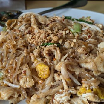 Thai Angle Restaurant - Chicken pad thai - Thai Near Me - Durham, North Carolina
