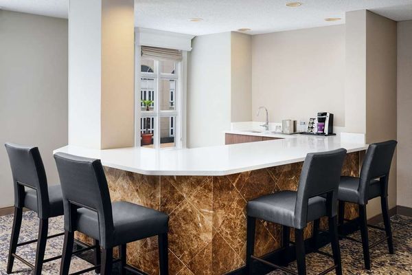 Hilton New Orleans Riverside by null