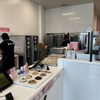 Crumbl - Lutz - Bakeries Near Me - Lutz, Florida