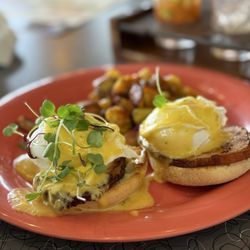 The Friendly Toast - Eggs benny
